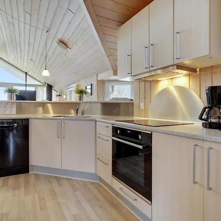 In With Kitchen הובבורג